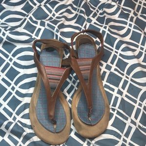 Dexflex sandals with a small heel  super cute woman’s size 8.5